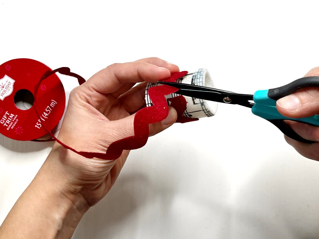 Wrap the ribbon embellishment around the battery operated candle. Cut the ribbon to size and glue in place.